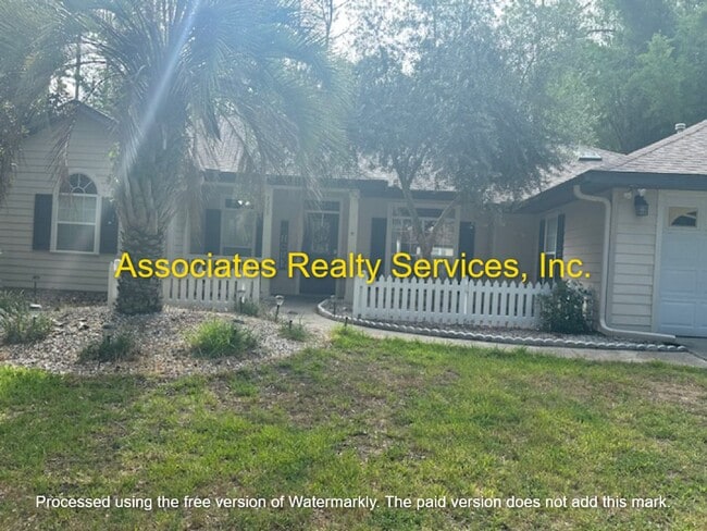 Photo - Beautiful Family home in Mentone!