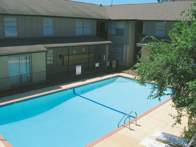 University Courtyard Apartments - University Courtyard Apartments