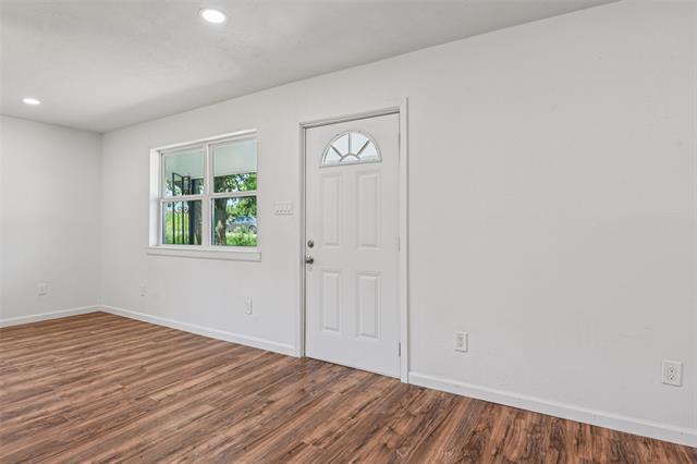 Photo - 111 W Spurgeon St