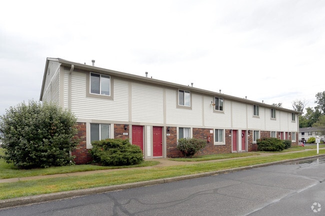 Community - Oakdale Square Apartments and Townhomes