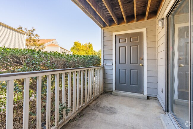 2BR, 1BA - 958SF