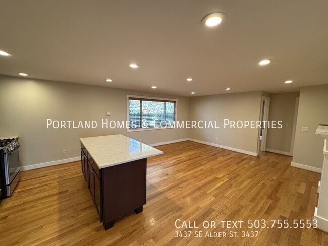 Photo - 3437 SE Alder St