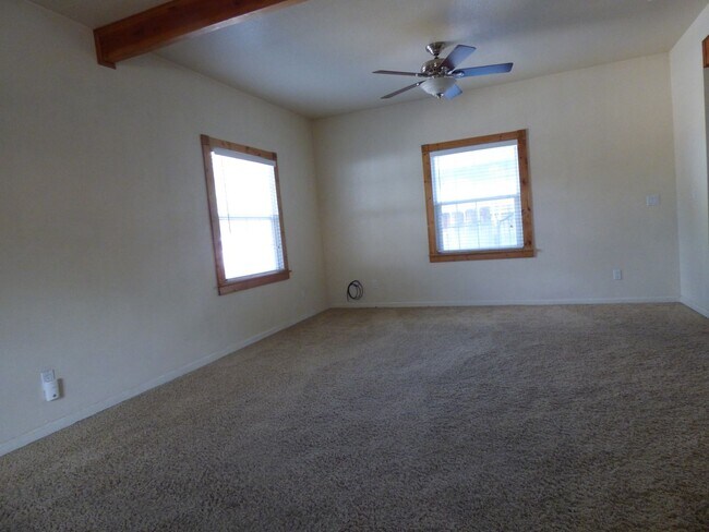 Photo - 325 N Spring St