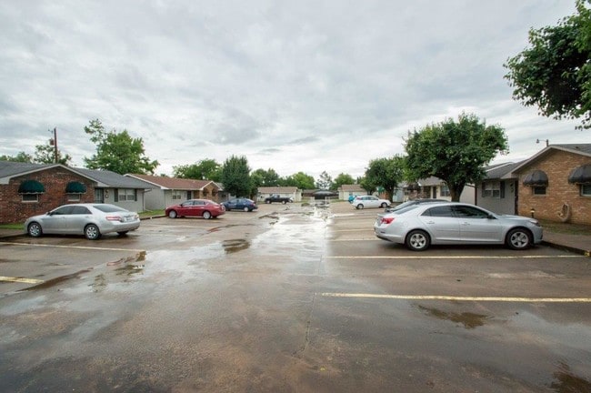 Photo - 1702 Glennan