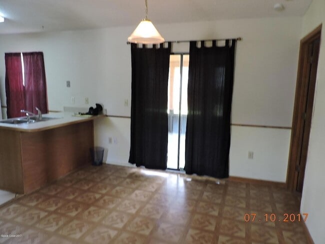 Photo - 272 High Rd NW