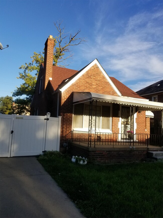 Photo - 15332 St Marys St