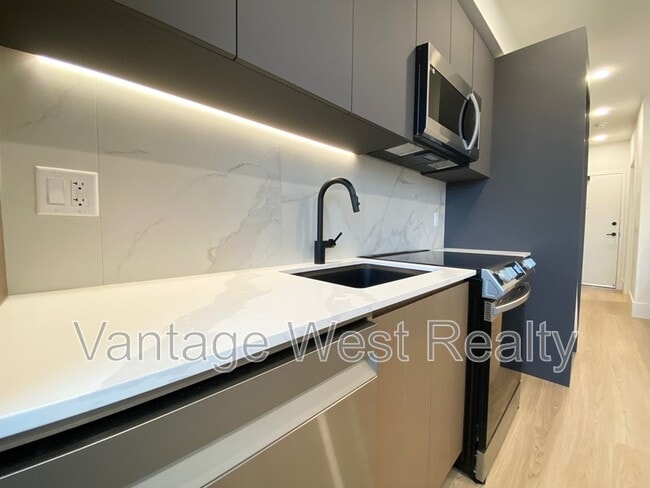 Photo - 720-720 K. L. O. Rd