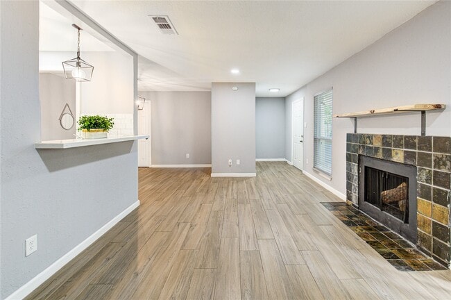 Photo - 3929 Tanglewilde St Unit 3929