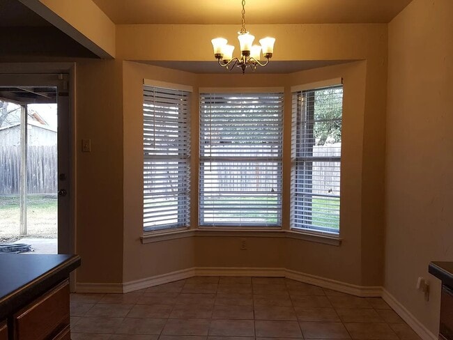 Building Photo - 6009 Oak Hill Rd Rental