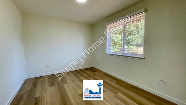 Photo - MOVE-IN READY LUXURY RENTAL - Beautifully Renovated 3 Bedroom, 2 Bathroom Duplex in Quiet Cul-de-...