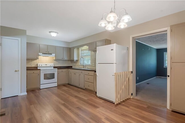 Photo - 2560 Pine Springs Dr