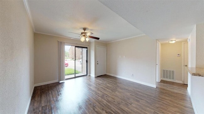 Photo - 904 University Oaks Blvd Unidad 85