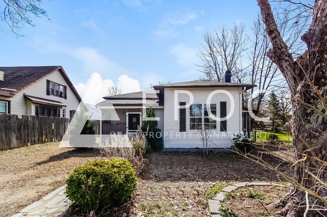 Building Photo - 223 W Main St