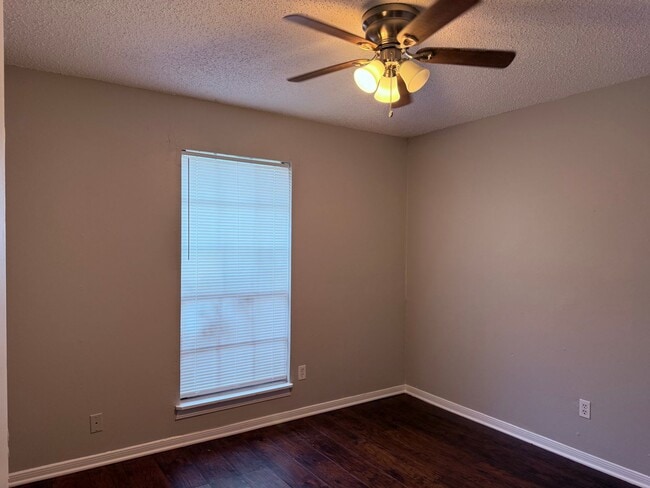 Photo - 2400 Alexander Ave