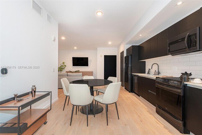 Photo - 398 NE 5th St Unidad 4417