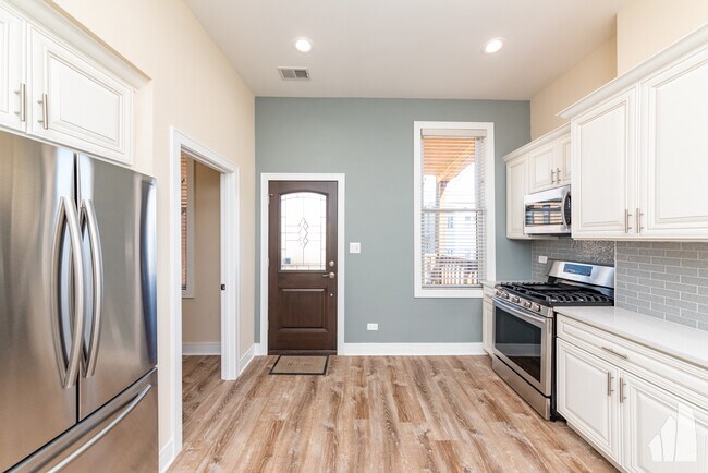 Photo - 1446 W Lexington St Unit 2