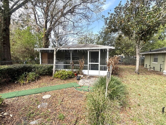 Building Photo - 1212 Jamajo Blvd