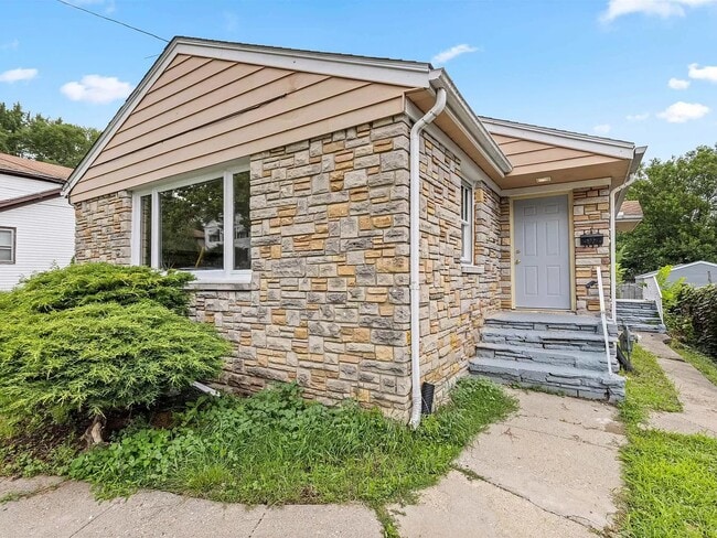 Building Photo - 619 Regan St Rental