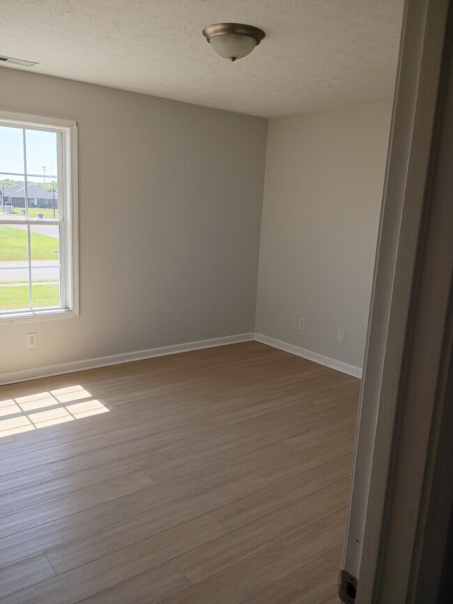 290 Creekwood Ave Unit B