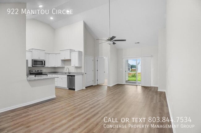 Photo - 922 Manitou Cir