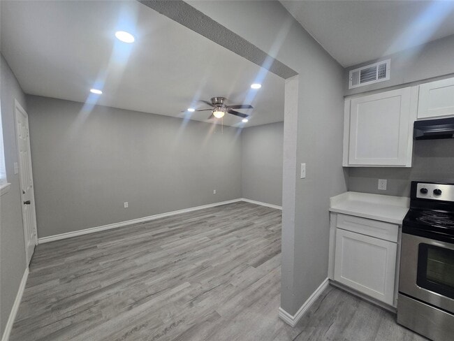 911 Avenue K Unit 11