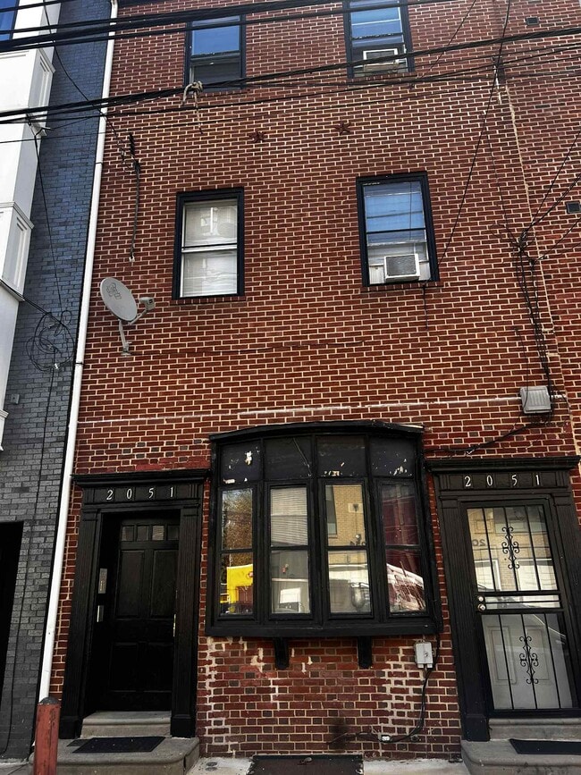 Building Photo - 2051 N 2nd St Unit 3