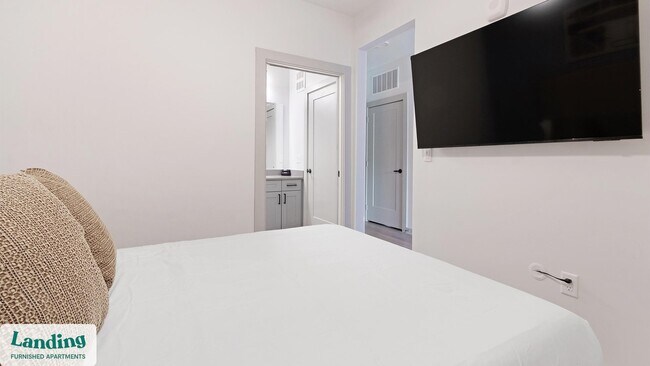 Photo - 1148 N Main St Unidad 206