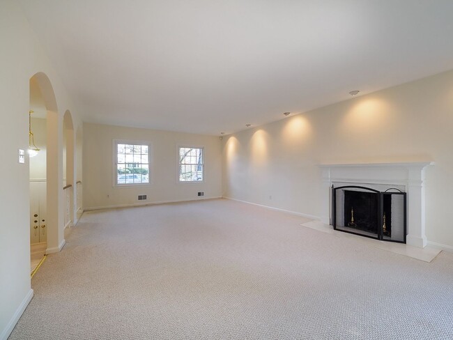Photo - 2702 Navarre Dr