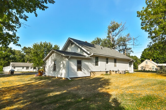 Photo - 855 Wood Ave