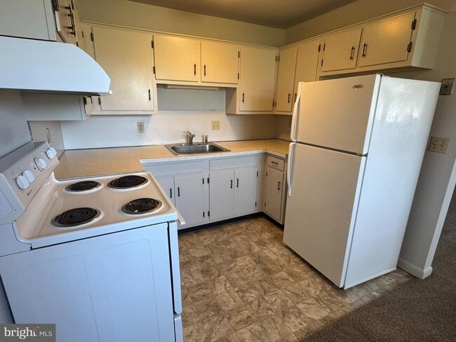 Photo - 3876 Shadywood Dr Unit 8