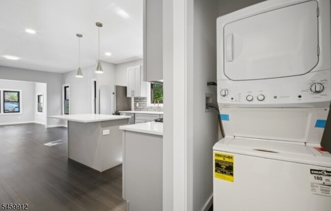 142 Maple Ave Unit 1
