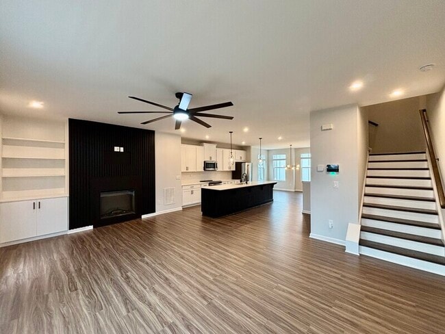 Photo - 1465 Creekside Cir NW