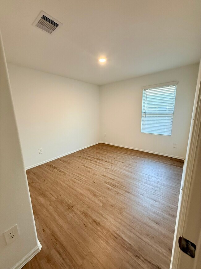 Photo - 963 Oak Mist Ln