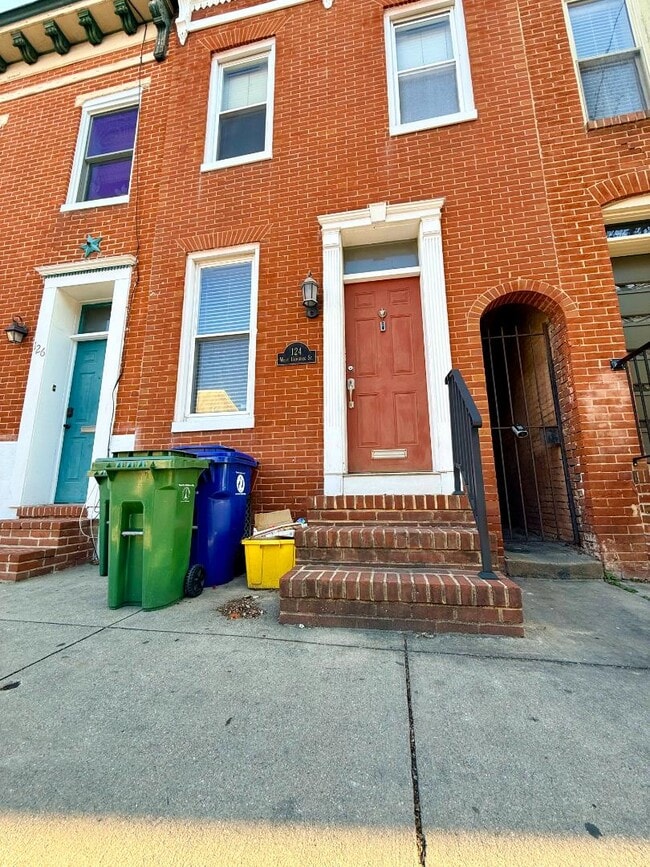 Photo - 124 W Hamburg St