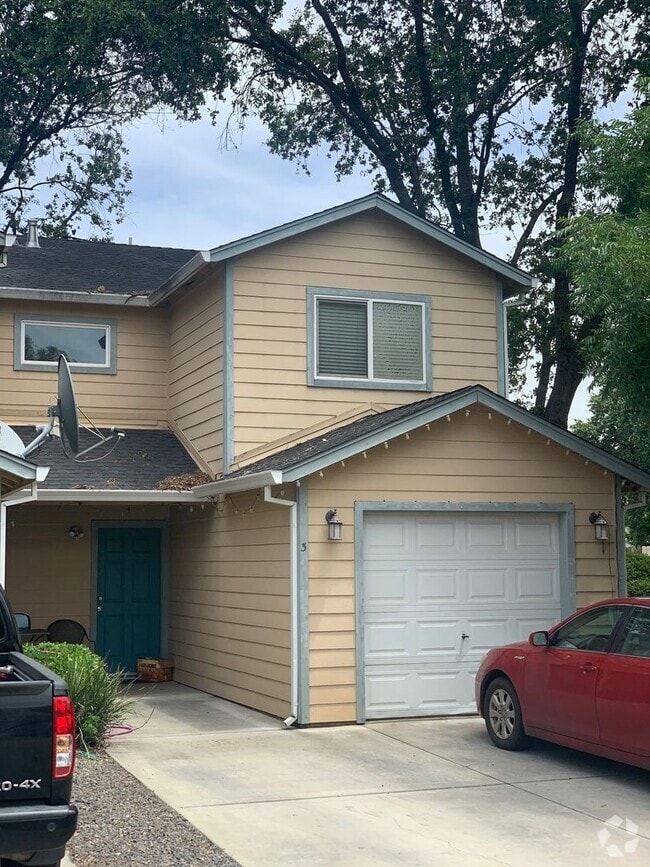 Building Photo - 985 E Lassen Ave Unit 985-3 Rental