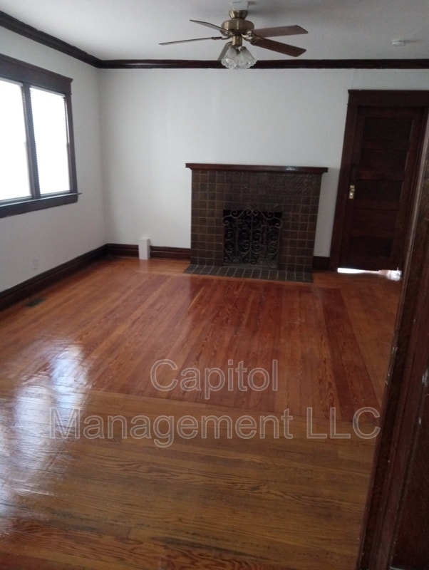 Photo - 323 W Saginaw St Unit 1