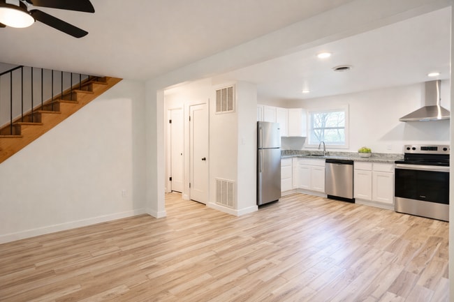 Photo - 2122 Sun Cir