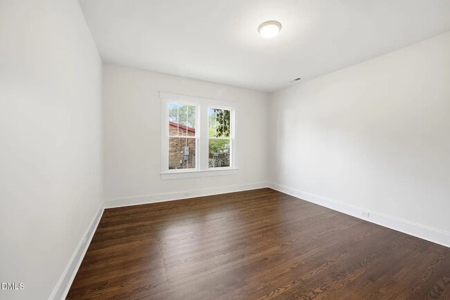 Photo - 611 W Pearsall St