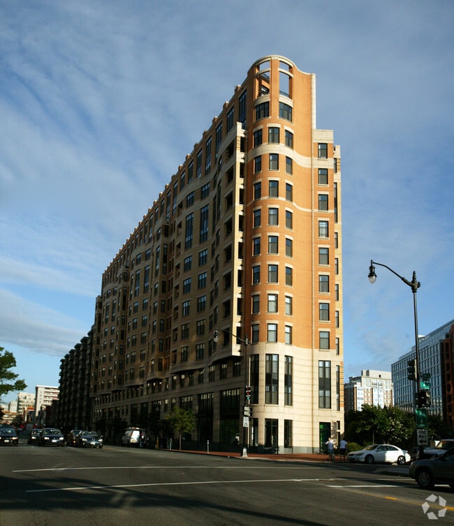 Photo - 400 Massachusetts Ave NW