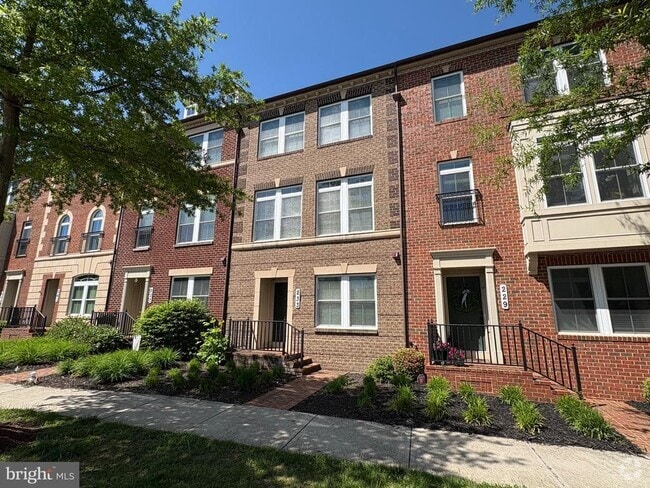 Building Photo - 233 Parkview Ave Rental