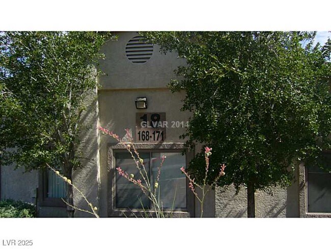 2050 N Los Feliz St