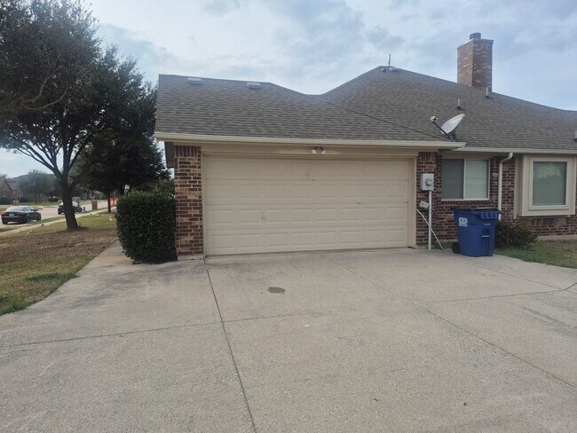 Building Photo - 709 Shady Meadow Ln