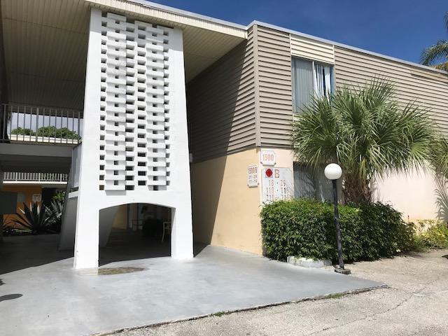 Building Photo - 1500 Crescent Cir Unit B211