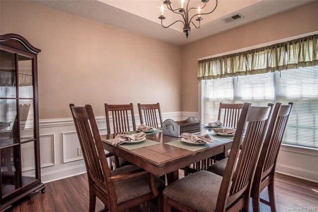 Photo - Charming 3 bed 2.5 bath Home in Huntersville!