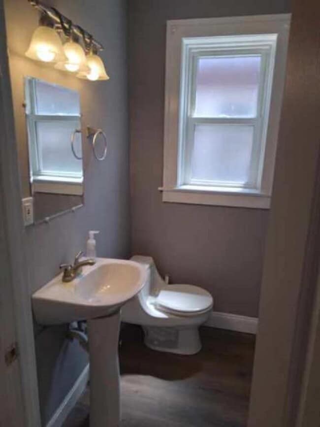 Bathroom - 7529 Forsyth Blvd Unit 2nd Floor