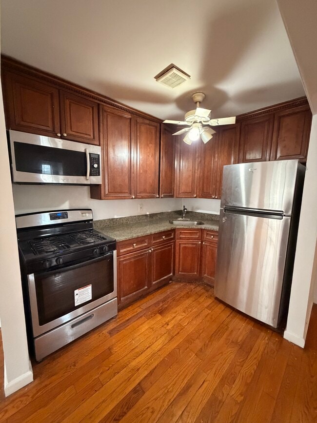 Photo - 600 Thwaites Pl Unit 2