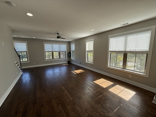 Photo - 942 Riverside Dr