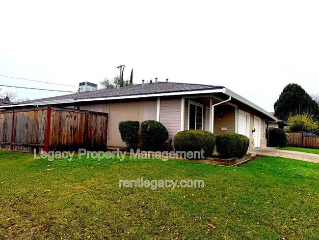 Photo - 2084 Quincy Ave