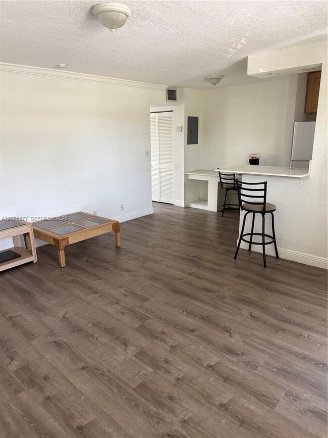 Photo - 110 SE 2nd St Unidad 206