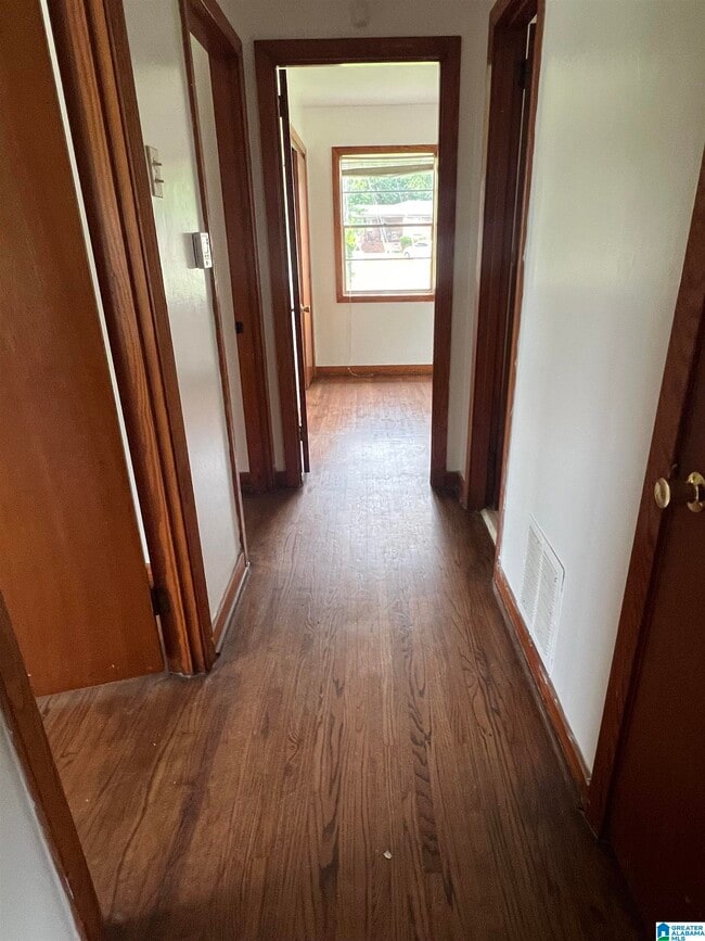Photo - 512 Sunhill Rd NW